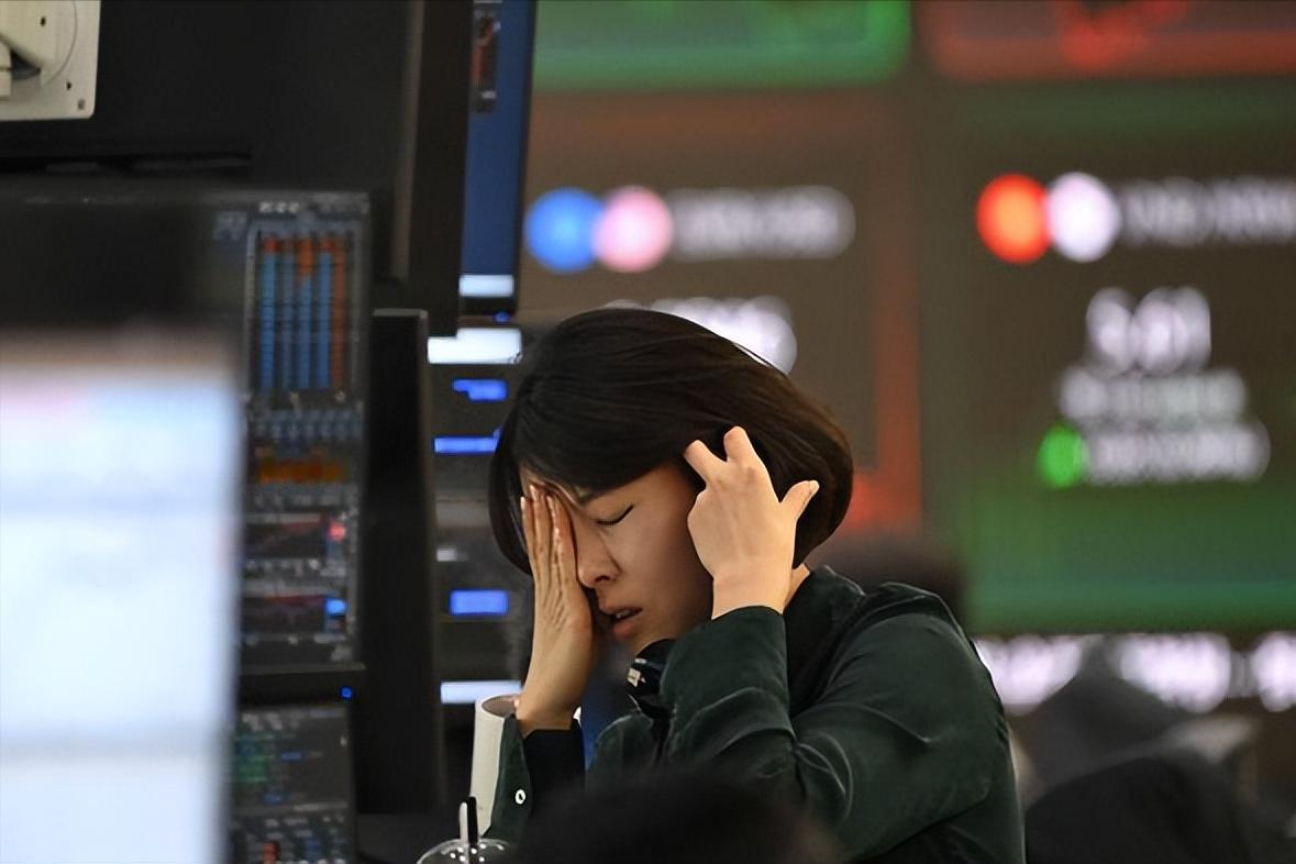 李在明下狠手了，抢在股市彻底崩盘前，超 120 万散户惨遭血洗。

谁也没能预料