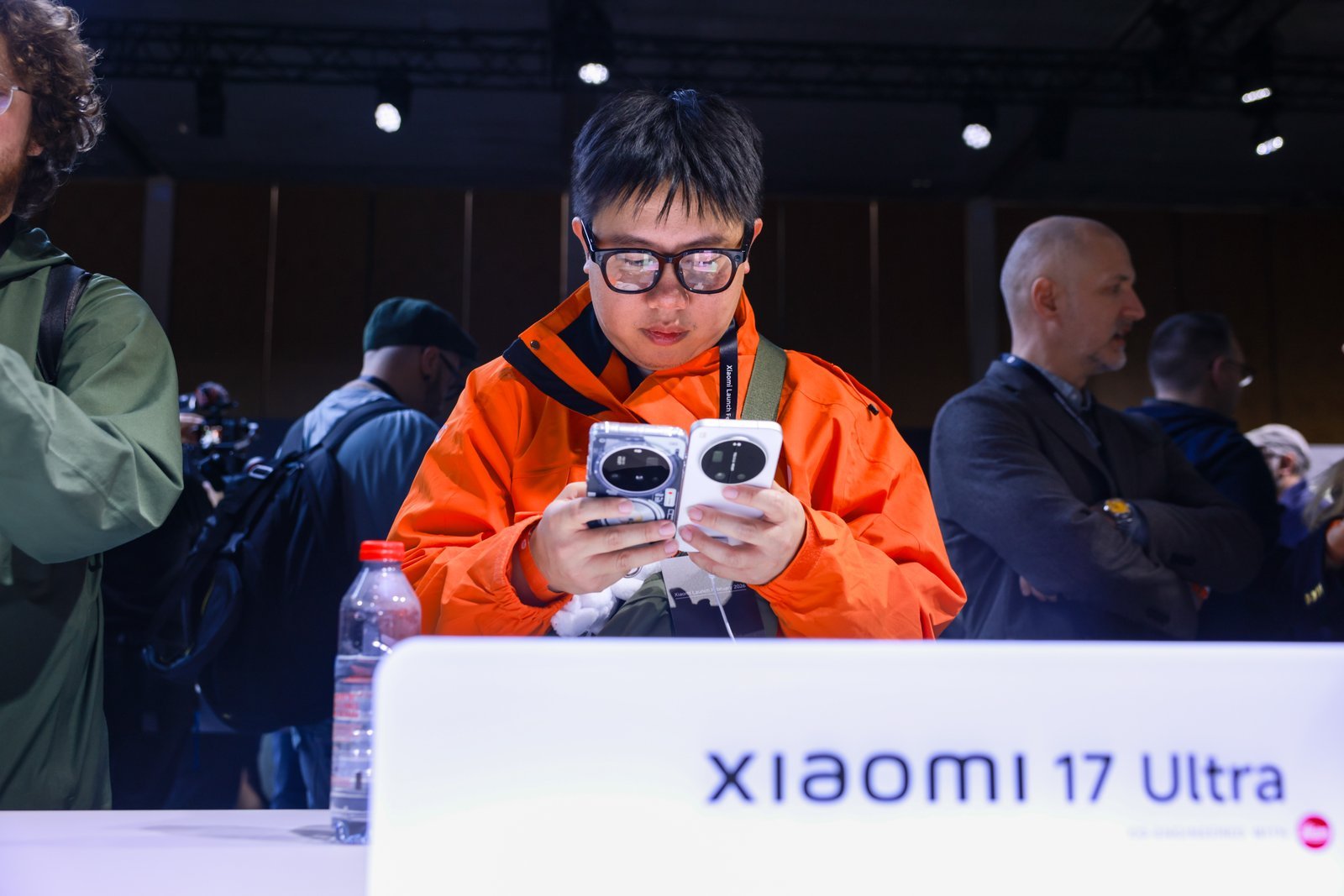 小米17Ultra徕卡版新配色官宣小米 17 Ultra 徕卡版配备的“大师变焦