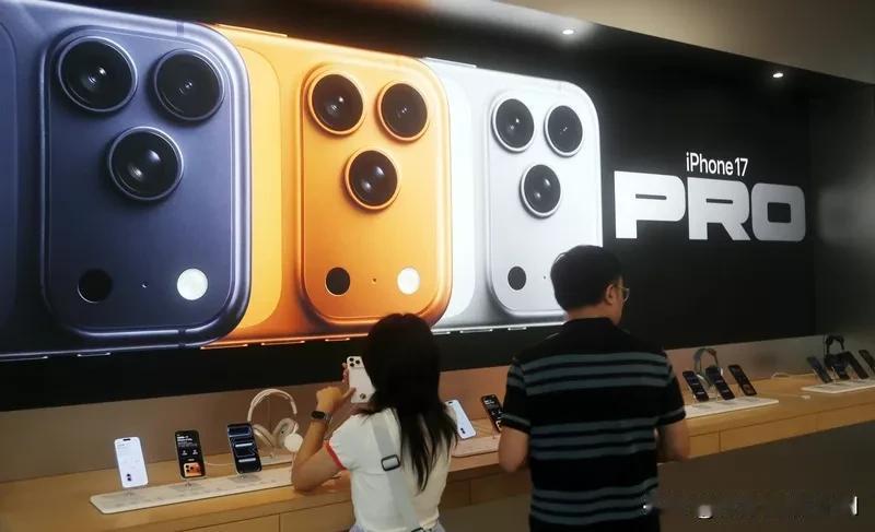 好家伙！一边被喊着信号差、续航差，各种毛病一大堆，被各友商秒杀，一边创记录。
