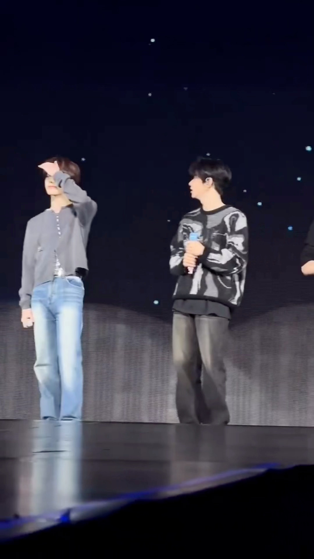 章昊 章昊安可演唱会花絮更新 好帅气的小王子昊昊舞台上太有魅力了