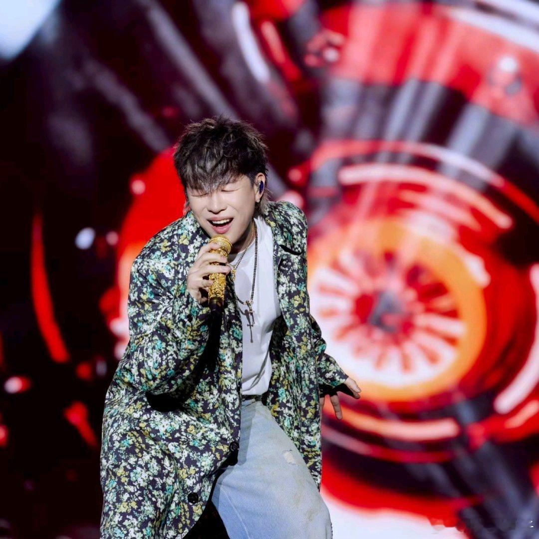 李莎旻子cue胡彦斌你让我哭双向奔赴的爱意最动人！期待舞台上的火花～ 