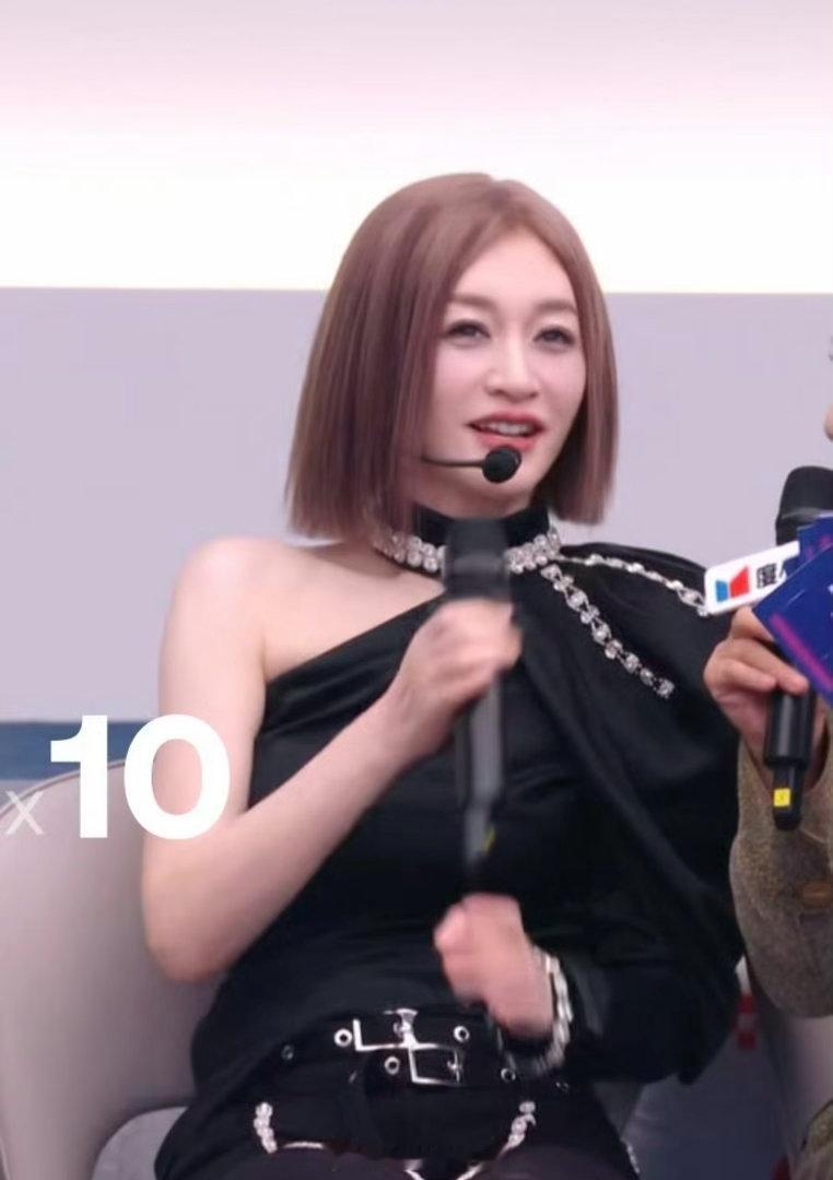 李小冉造型 以为宁静来了好美的公主切造型～ 