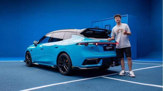 贴地飞行领克07GT预售16.58万起按领克一贯的定价逻辑，我猜这车正式上市应该