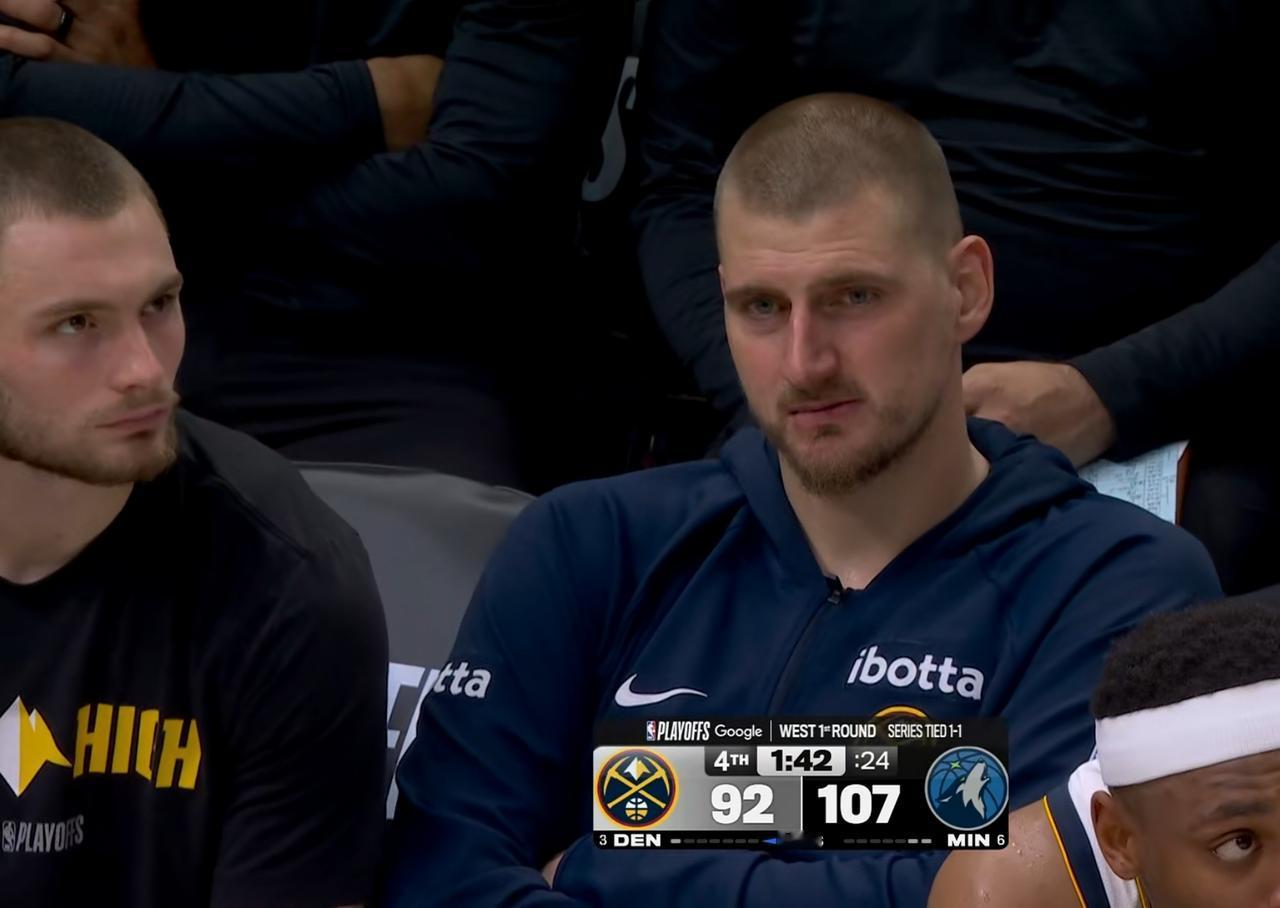 约基奇快哭了，身边队友都不会防守吗？

约基奇怎么也不会想到队友戈登的因伤缺阵会