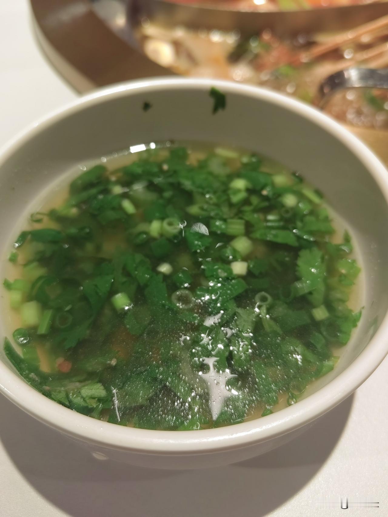 以前不喜欢喝汤，可能跟自己小的时候家穷没吃过好东西一样，每次吃饭都是吃稠的，认为