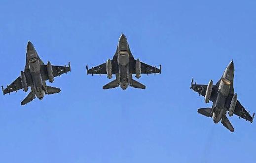 沙特突然 "反水"了，主动请巴基斯坦空军进驻自家地盘。
 
很多人不清楚这件事的