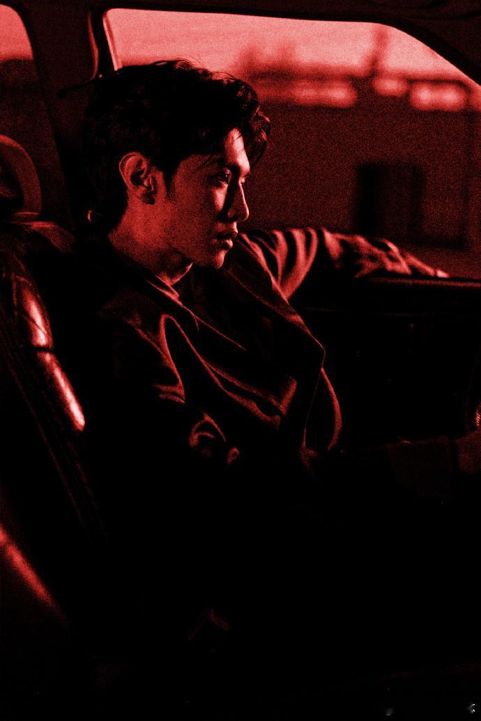 支持男明星出图卷起来男明星出图卷起来了微博之夜出图 男明星出图开始内卷，微博之夜