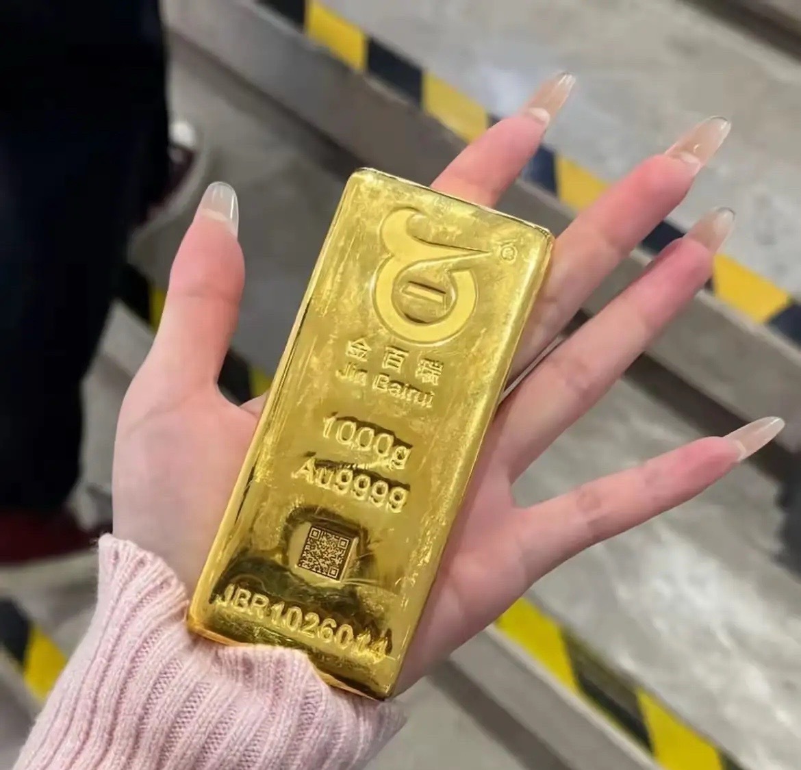 黄金二季度创下十余年来最差表现，但是部分央行正在大举加仓。波兰央行行长表示要将黄