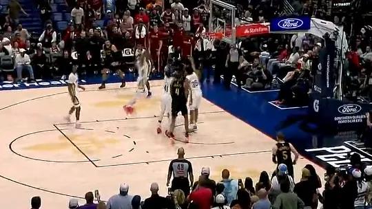 这裁判也没谁了！
胖虎突破给莫布里一肘子，都不算犯规？？？
骑士都挑战了，依然，