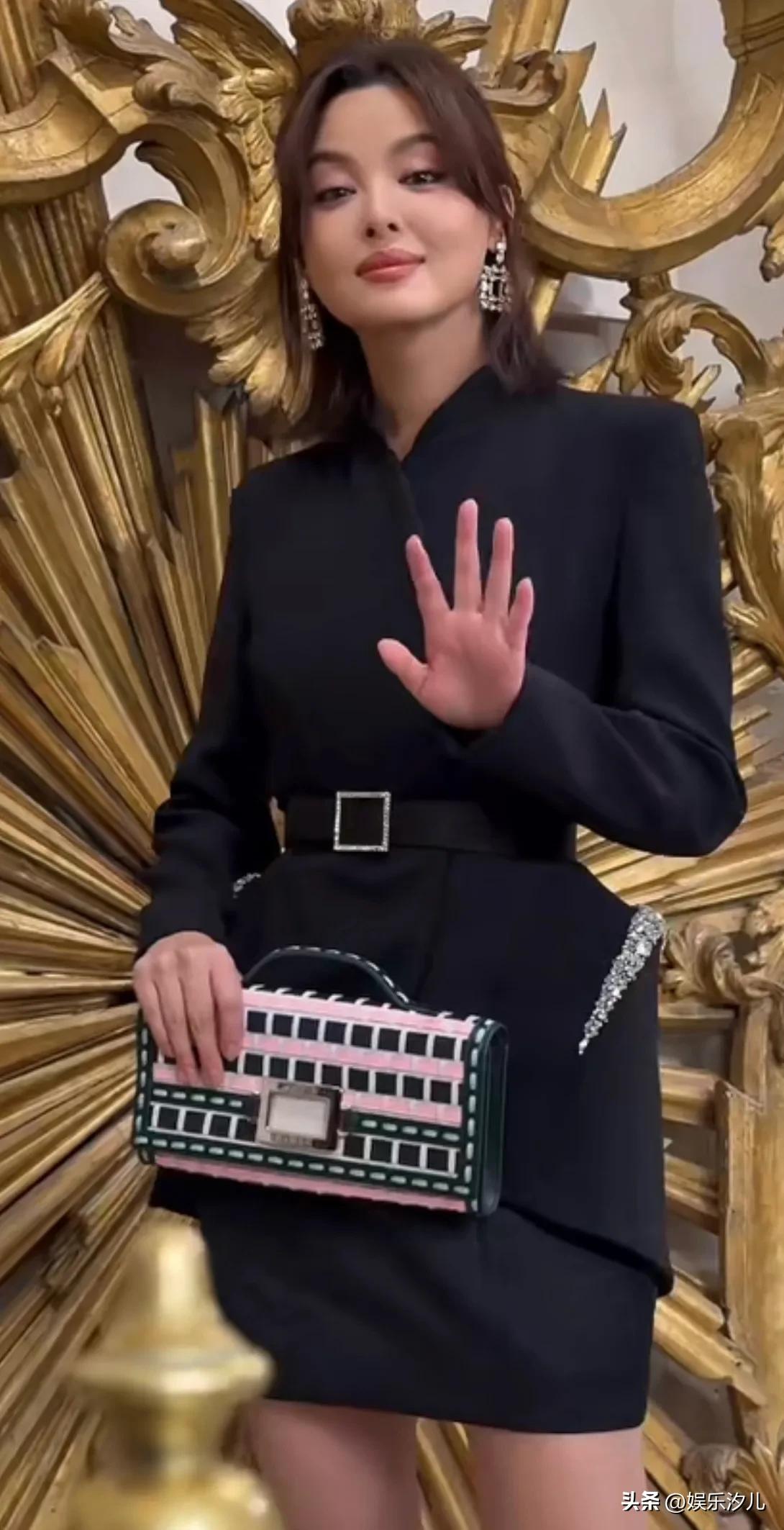 辛芷蕾巴黎时装周惊艳无比好美
气质出众高级感满满超吸睛