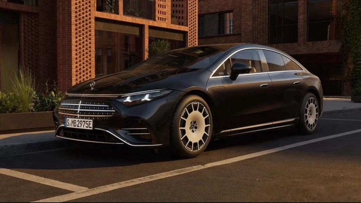 中改EQS发布！可选半幅方向盘本来挺先锋年轻的，怎么油登了