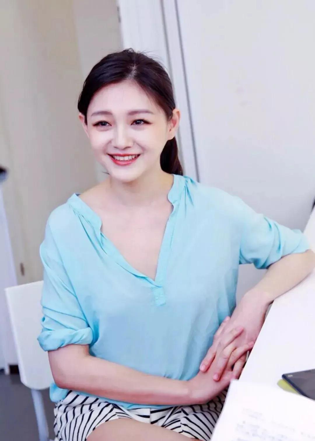 不愧流量女王的大s，
在这方面你是成功的。
但作为女人你是失败，
嫁给这样一个男