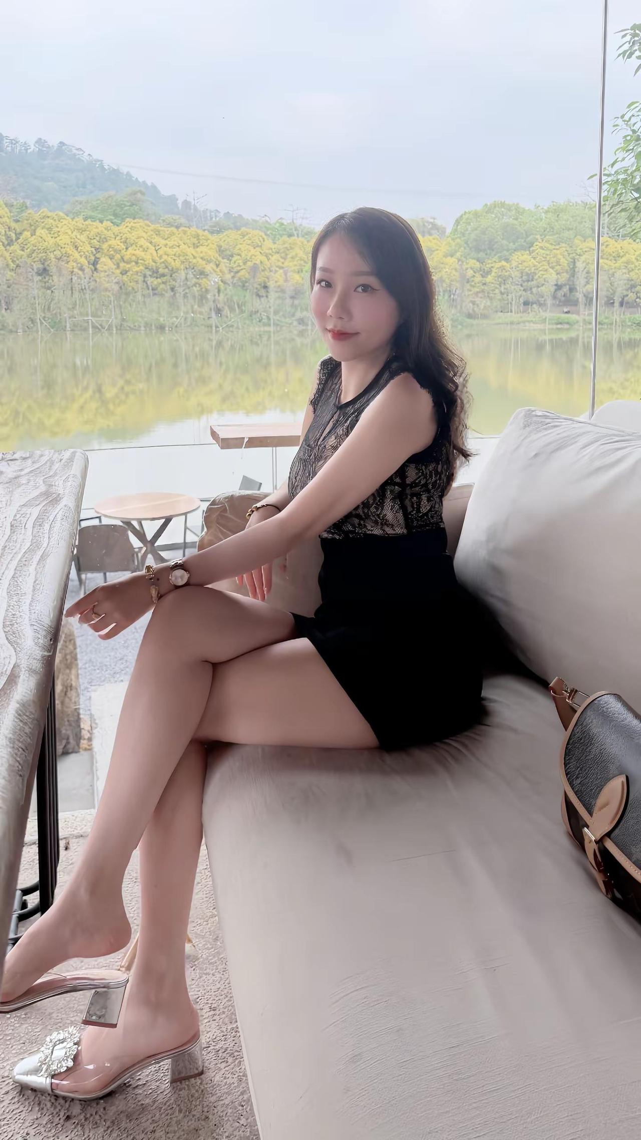 以前爱听“以后”，现在只信“此刻”。年纪大了，只喜欢有结果的事和说话算数的人。