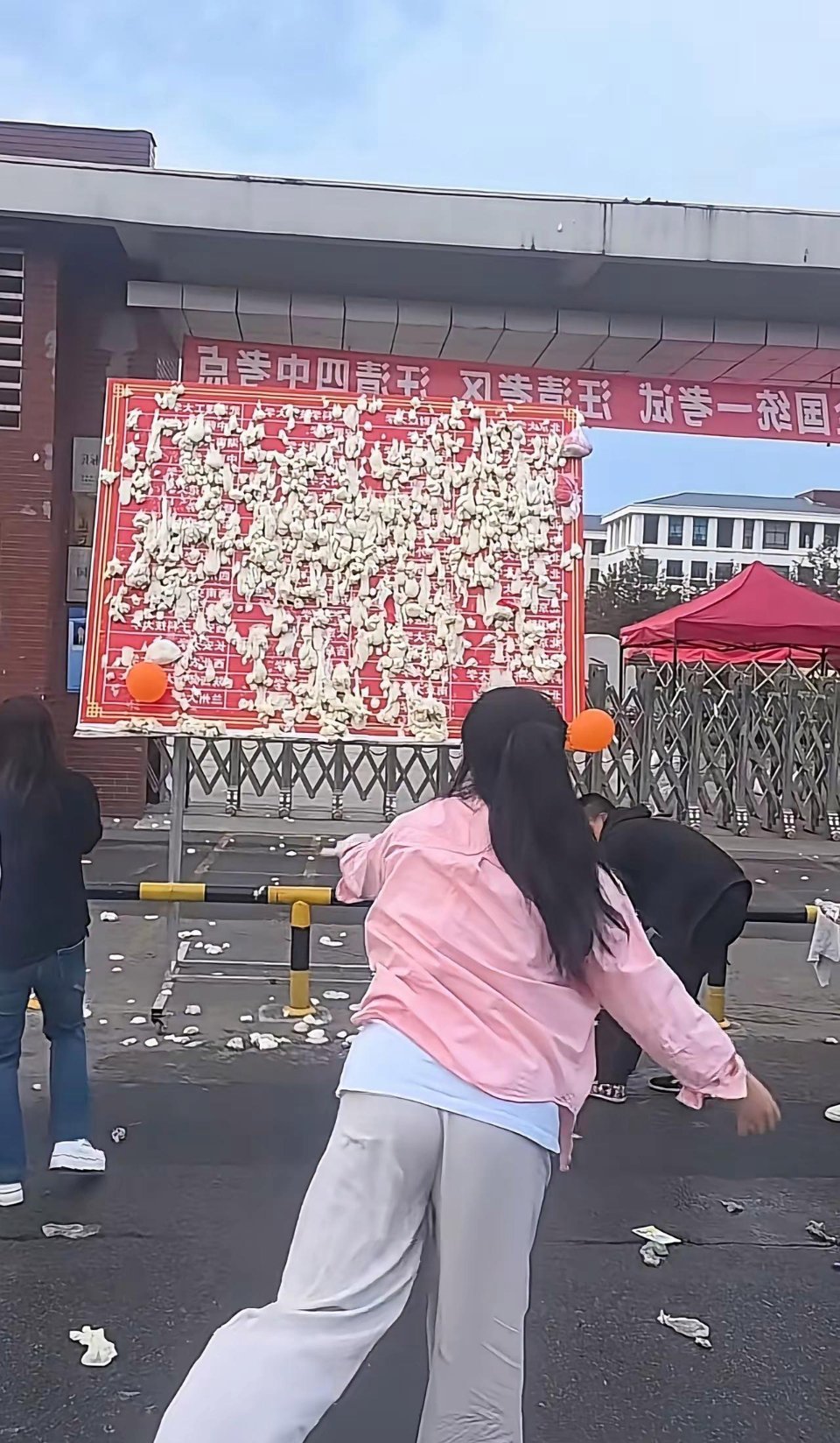 这是烂泥也要扶上墙吗？有点浪费粮食了吧！ 