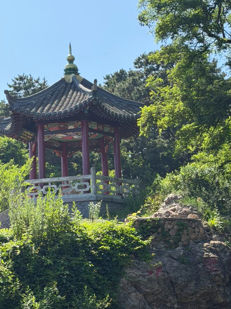 热到怀疑人生的时候， 真的会想找一个能让人重新呼吸的地方。辽宁大孤山就是这种感 