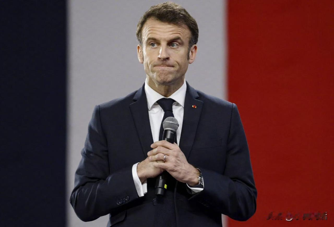 马克龙没“排面”！[偷笑]
法国总统马克龙声称，欧洲与普京恢复对话将“有益处”。