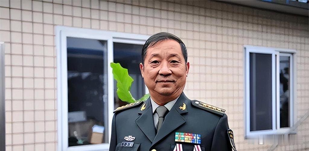 1978年深秋，鲁西南村口那棵老槐树下，26岁的刘保健把话说得很直。

他看着眼