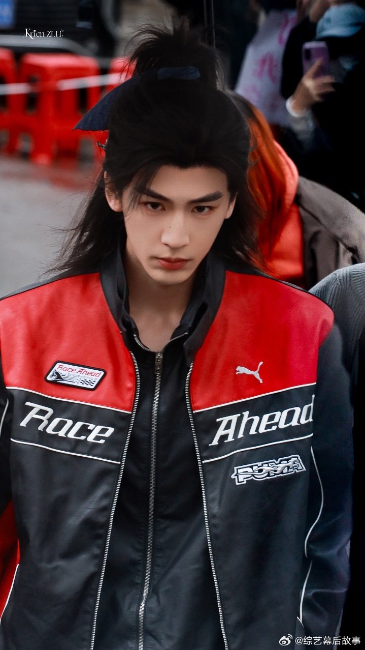 原来张凌赫早就是校园传说，雅思助教时期也太好嗑了张凌赫曾经在我的雅思机构当助教 