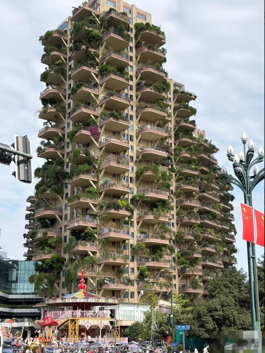 听说这是当前的新一代生态住宅楼!这种把花草树木种在阳台上的空中花园式住宅楼安全吗