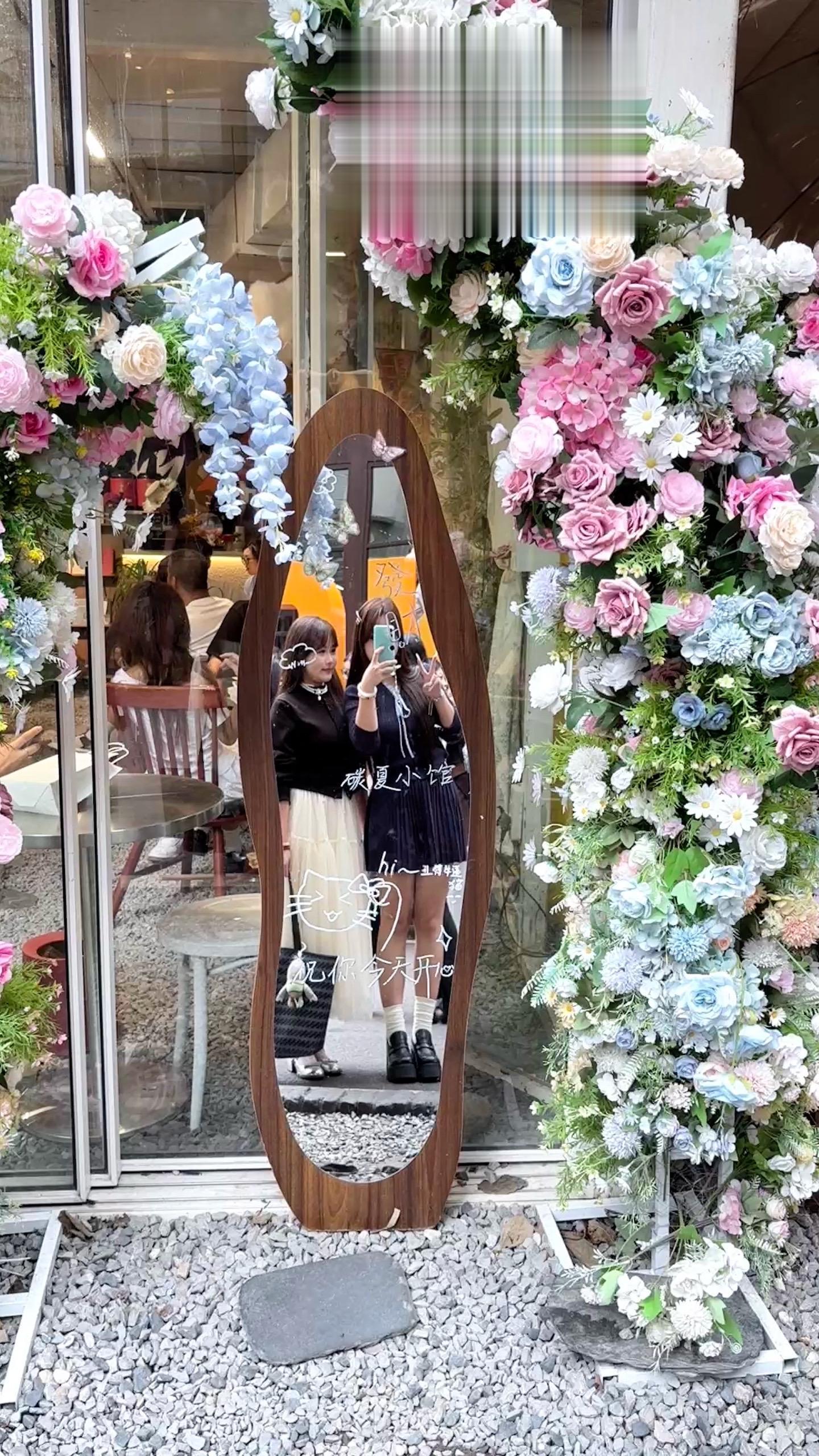 国庆节快乐🎉老婆们！第一次Citywalk还蛮有意思的，重庆的国庆节...