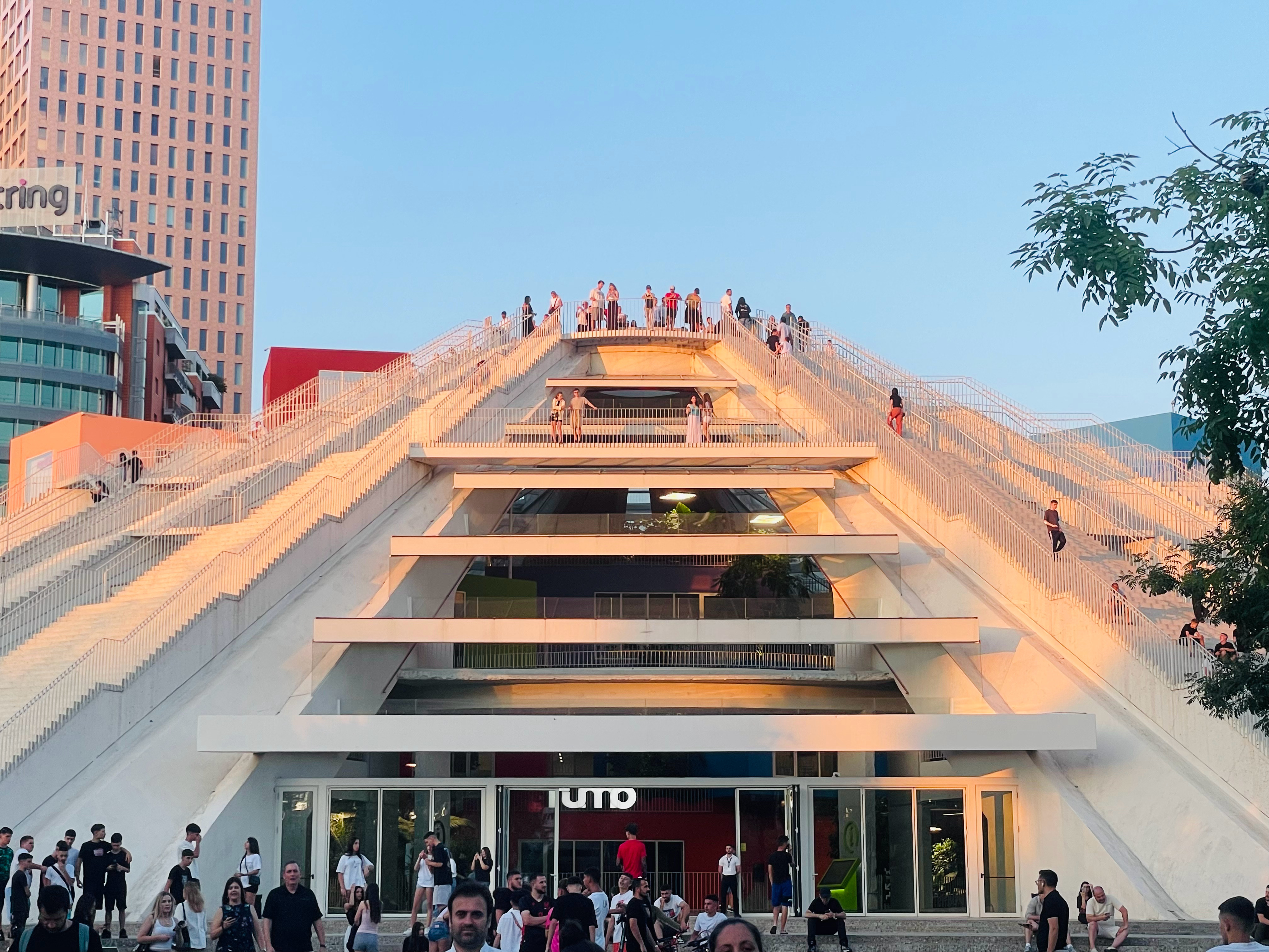 🌍 环球百国旅行第47国｜🇦🇱阿尔巴尼亚·地拉那：地拉那金字塔（Pyram