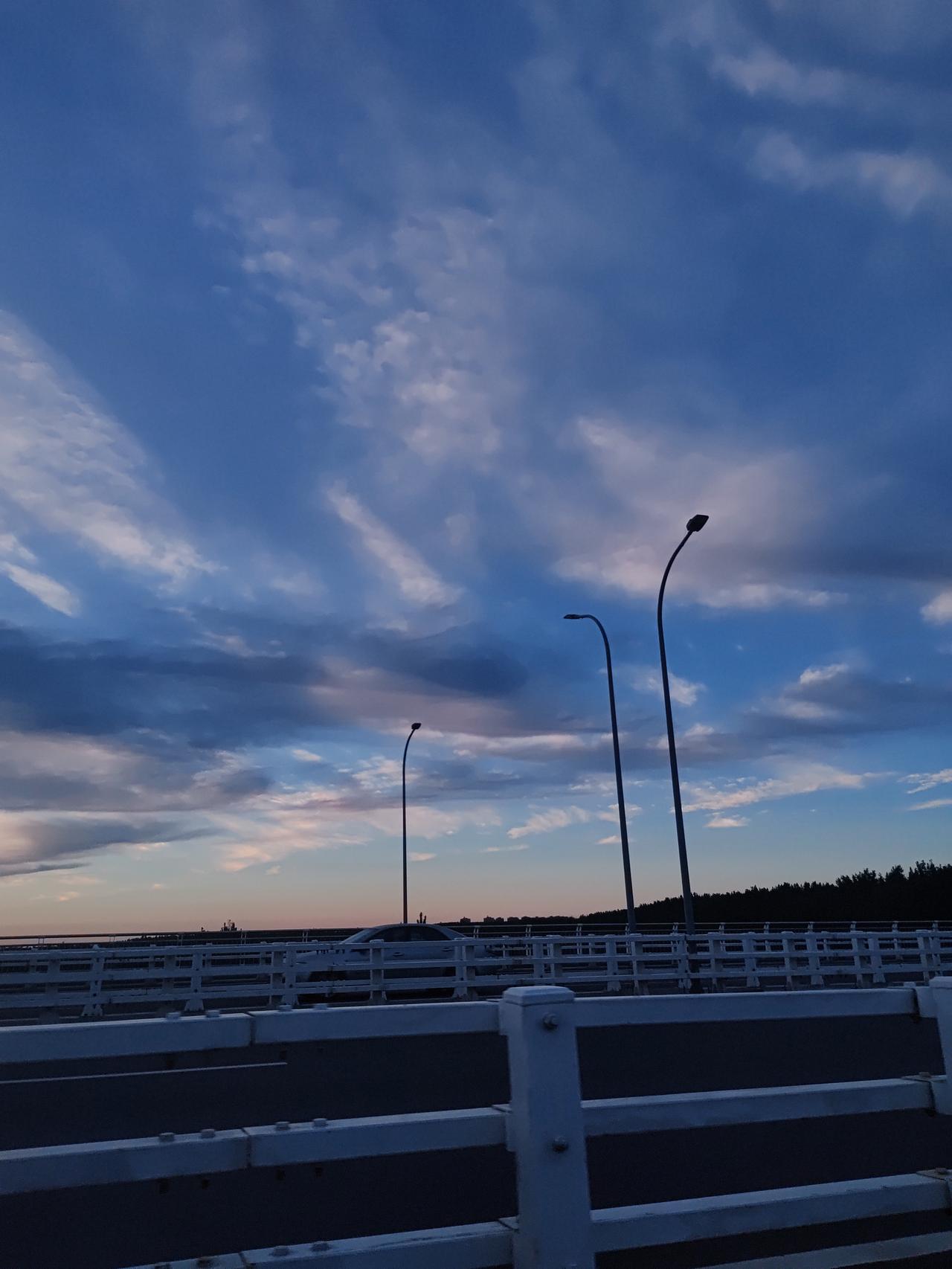 自驾游拍过的那些风景里，最难忘的几处至今翻相册还会愣神好久。