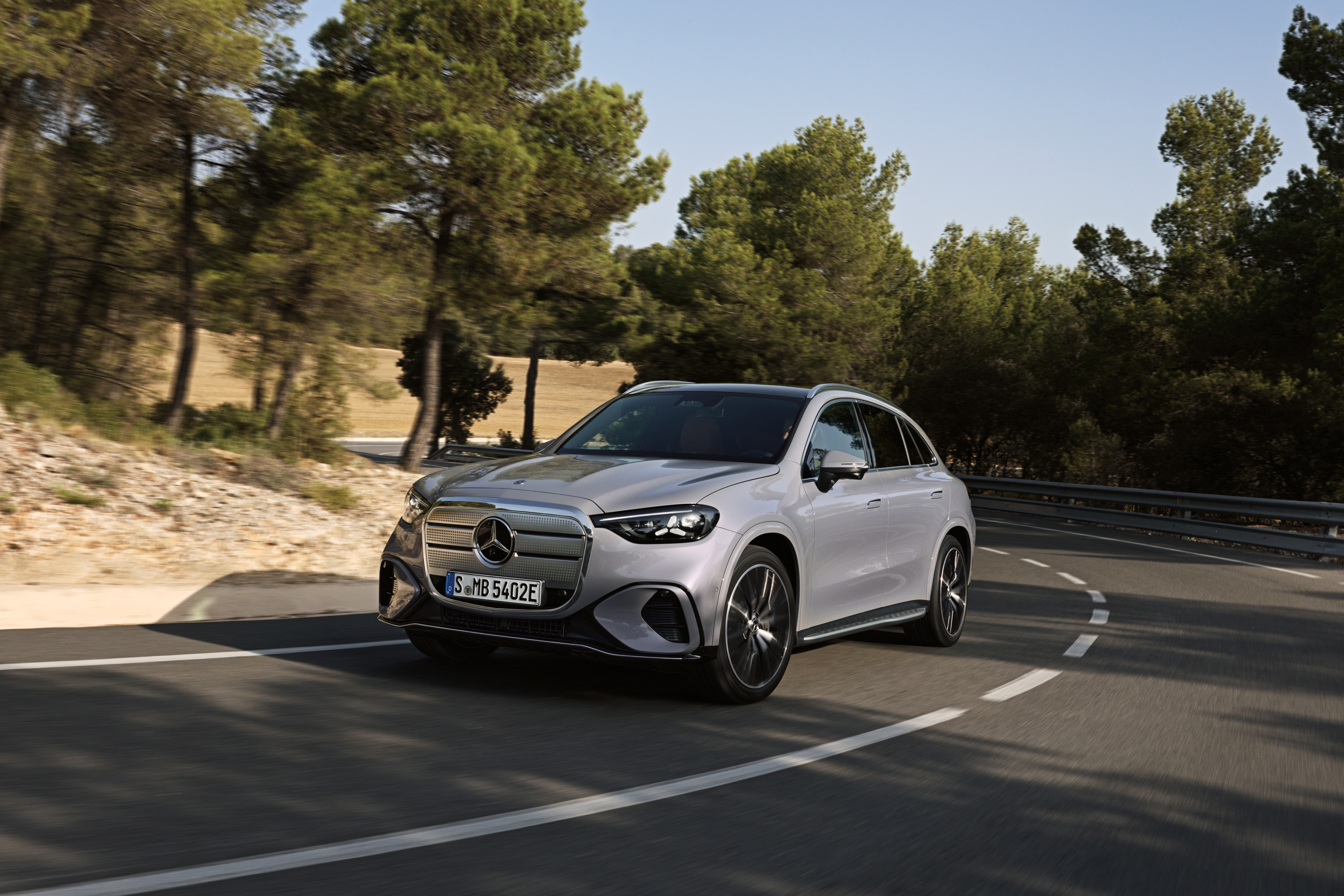 新款Mercedes-Benz 纯电GLC的外观线条（尤其是前杠）在我的眼睛里看