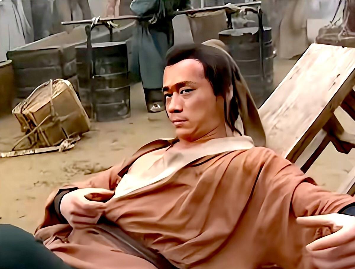 32岁，已婚。
对着镜头，她亲口承认，当年对戏里的“小叔子”动了心。
不是剧本写