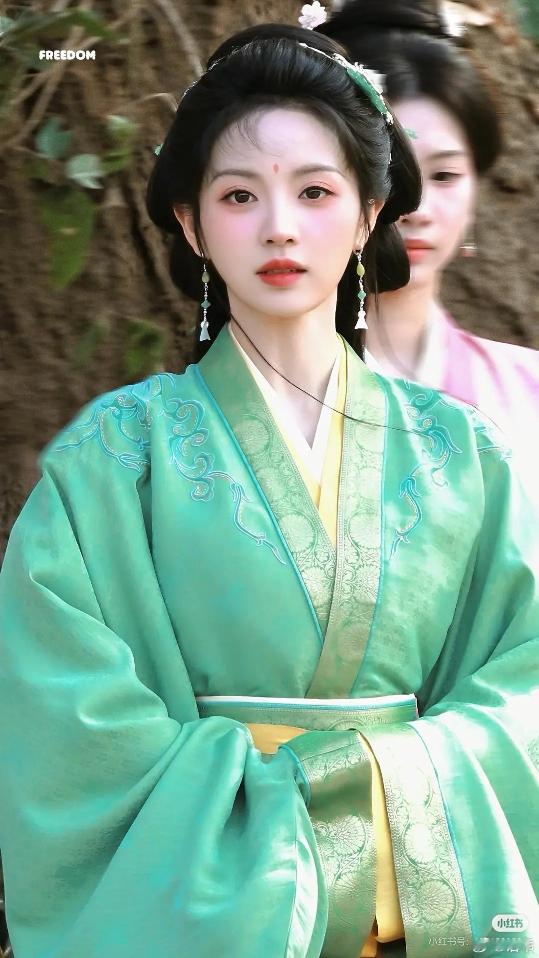 嫁金钗🍩一堆无刘海造型到时候会不会被女神迷倒呢。哈哈。 