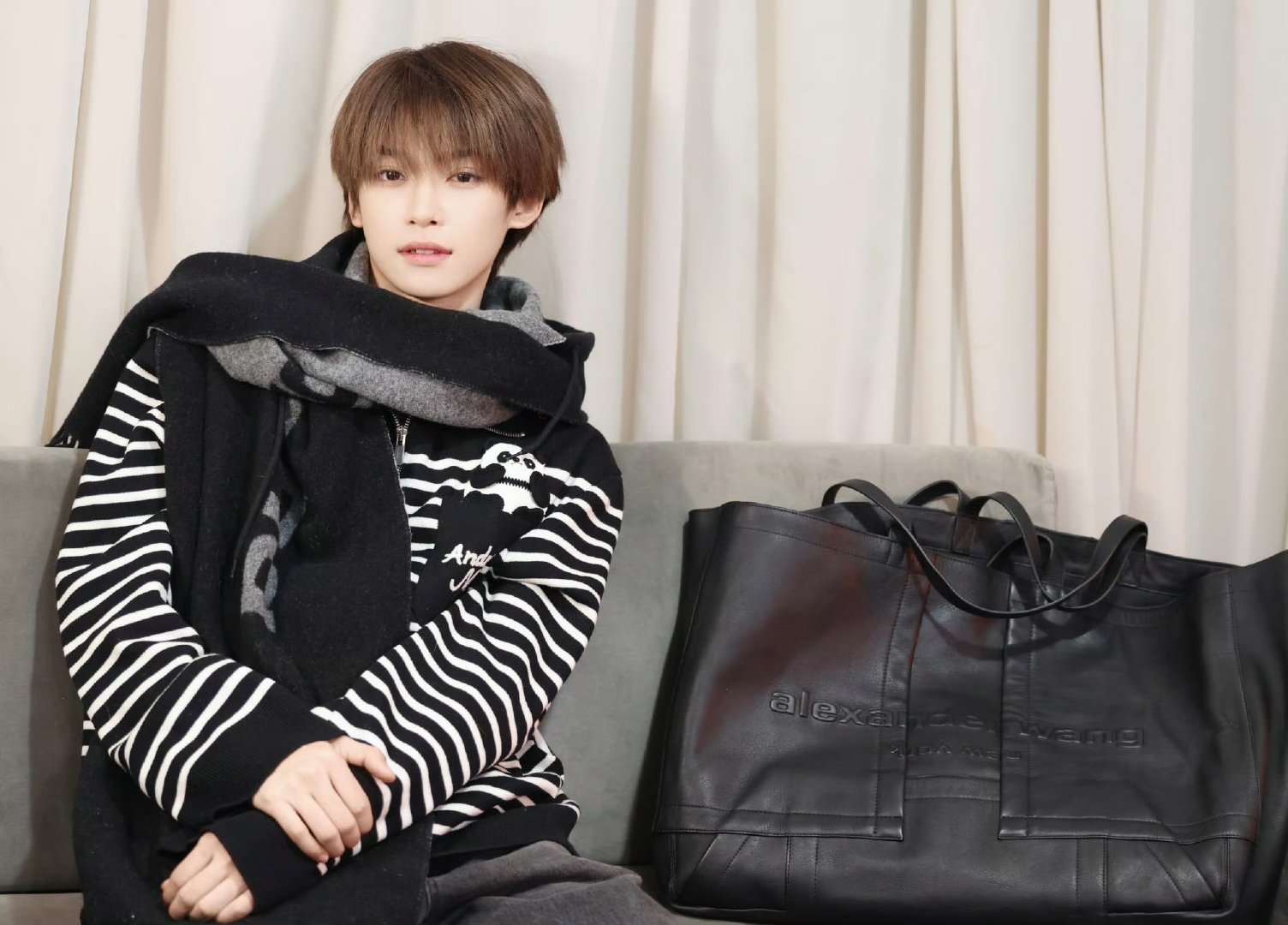 传送几张梓渝的照片传送几张梓渝的照片 