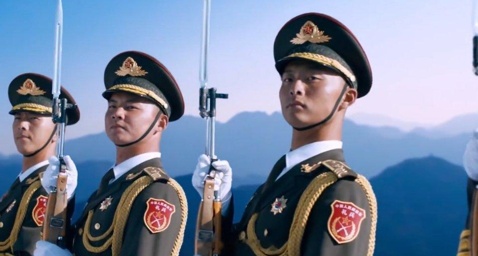 #前线熄灯号[超话]##军营晚点名##人民前线# 中国军人既是祖国的孩子，也是祖