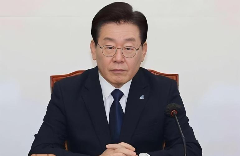 韩国传来新消息：2026年7月29号，韩国前总统尹锡悦，他的律师资格被正式吊销了