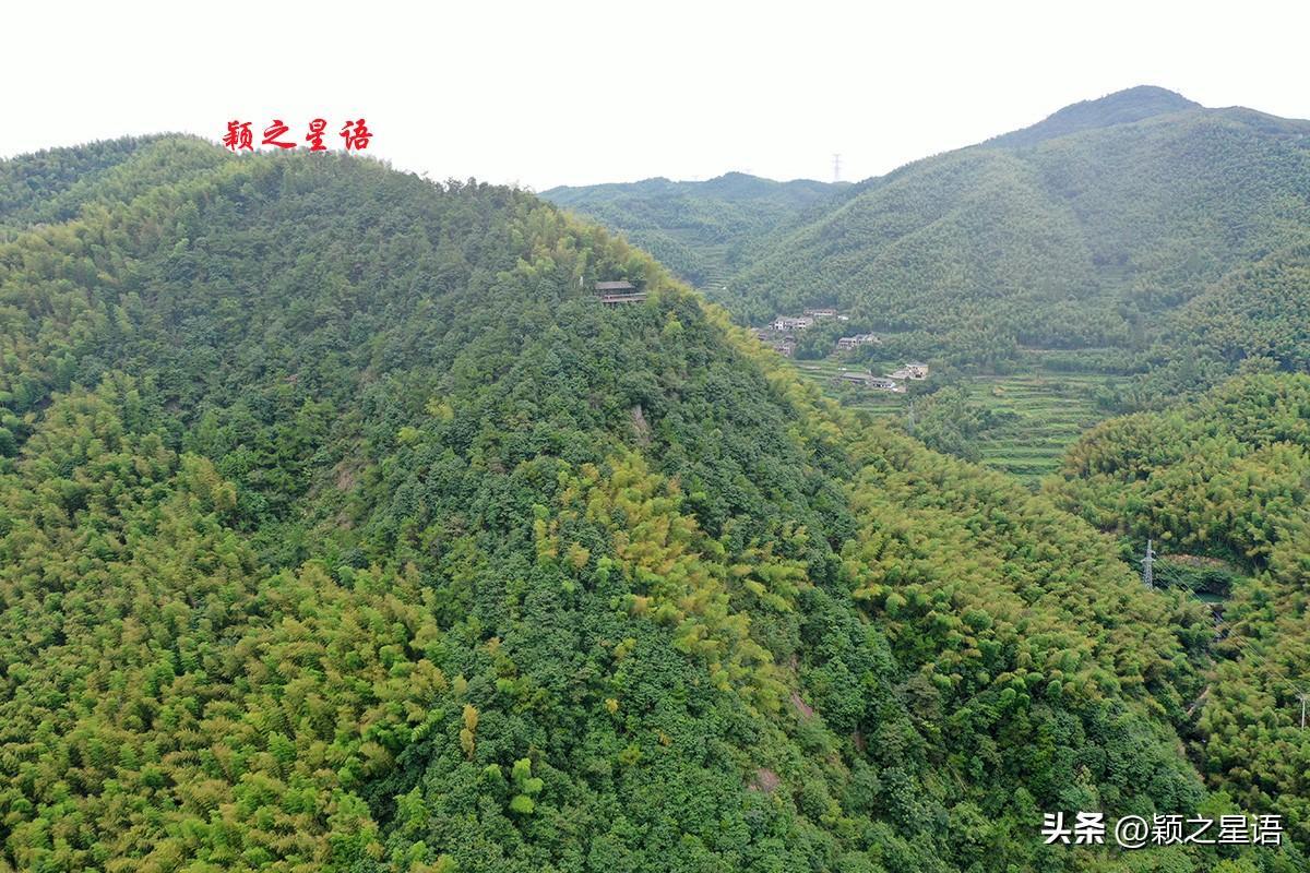 浙江省宁波市余姚市鹿亭乡的高山之上，有个观景平台，名为龙岩胜景观景台，建于201