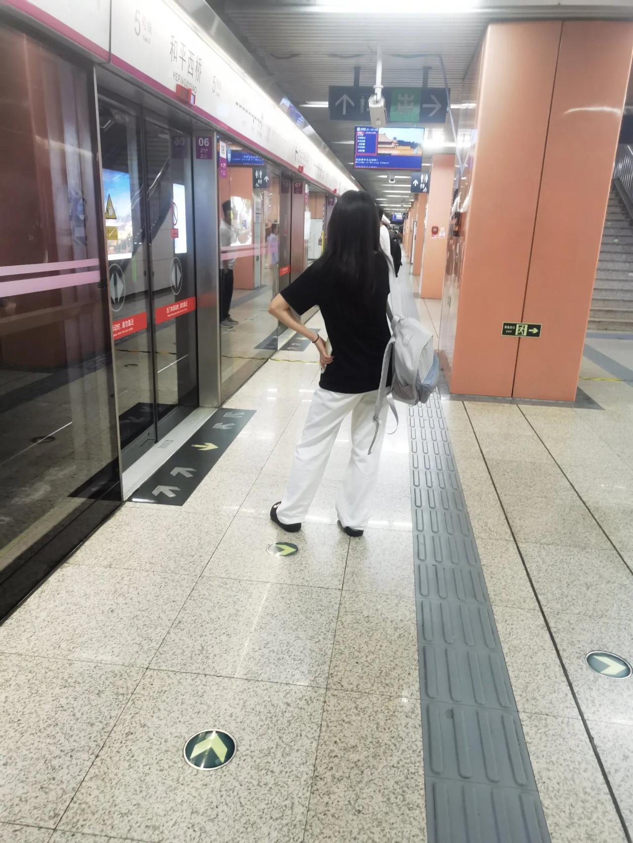 有情人的日子和没有情人的日子

有情人的日子和没有情人的日子是不一样的。

有情