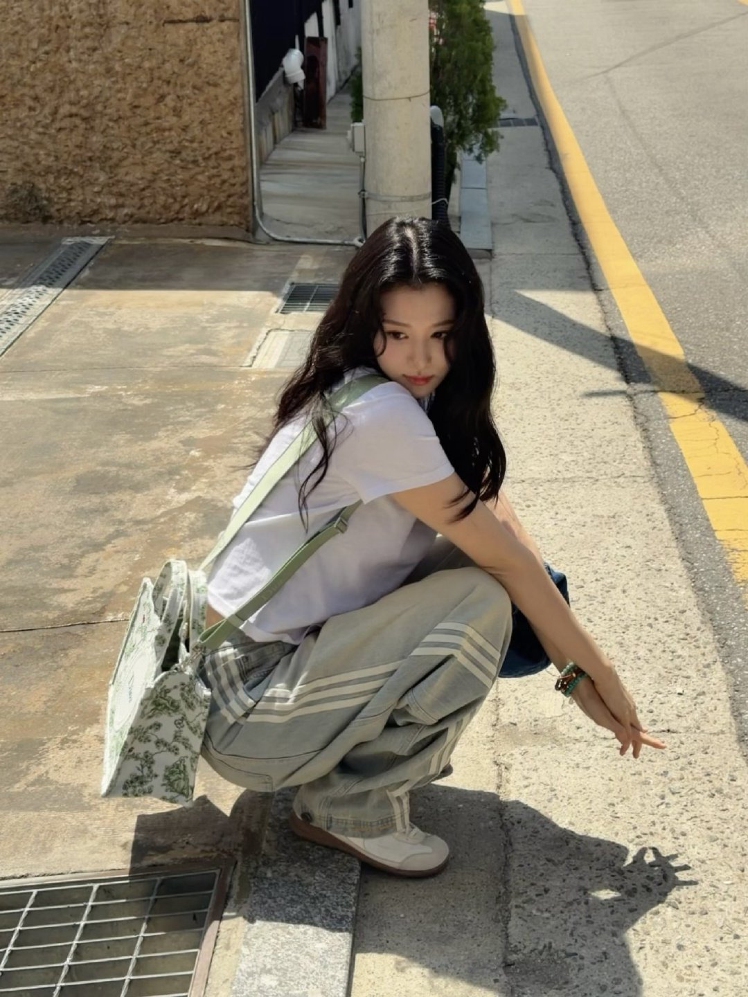 如果能在小韩街头碰见楚然，我将对这个很潮很美萌的小女孩进行长达五分钟的目送礼🥹