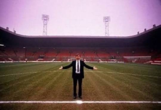 弗格森是一个怎么样的人？他是一个强人，但是关爱弱者他尊重传统，但是一生在学习他有