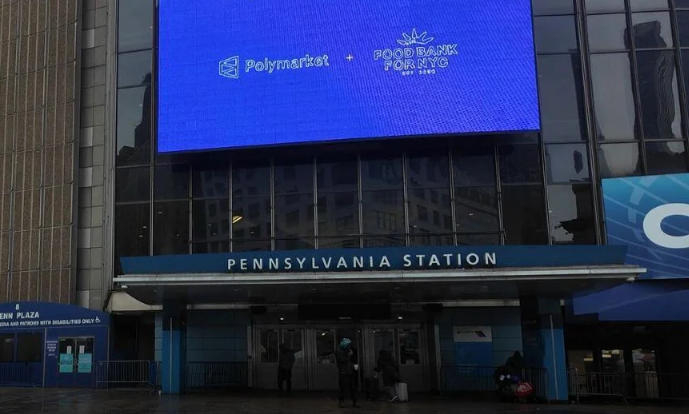 【#纽约37岁流浪汉睡觉时遭纵火烧伤#，一嫌犯曾被捕百次！近期19人死在街头市长