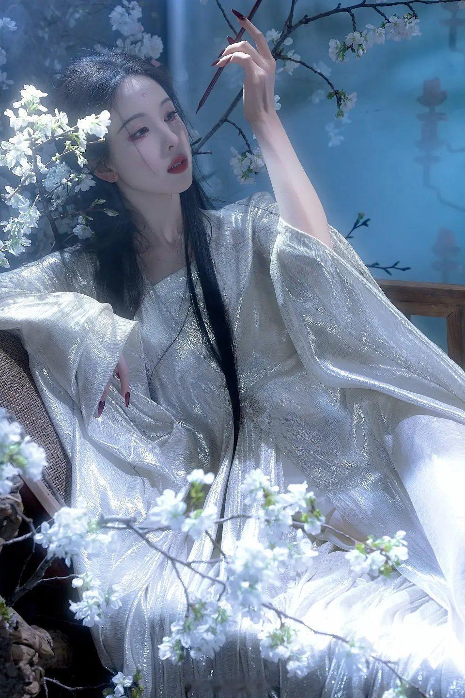  孔雪儿有可能复制嘟嘟的走红轨迹、走出同款爆红路线吗？ 