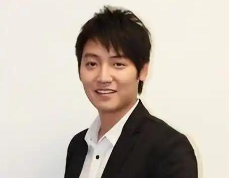 陈立青片酬比同行低三成，被全网骂了一个月，转头自己花钱进了录音棚。
合同是这么