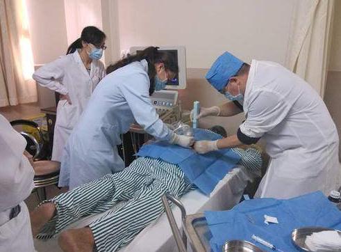 肾穿刺后会留下终生后遗症？肾内科医师来在线辟谣，深度解读！
 
在医学界，肾穿刺
