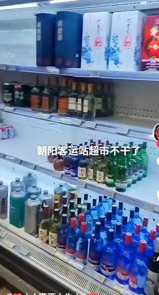 朝阳客运站超市不干了！
想扫货的，赶紧去！