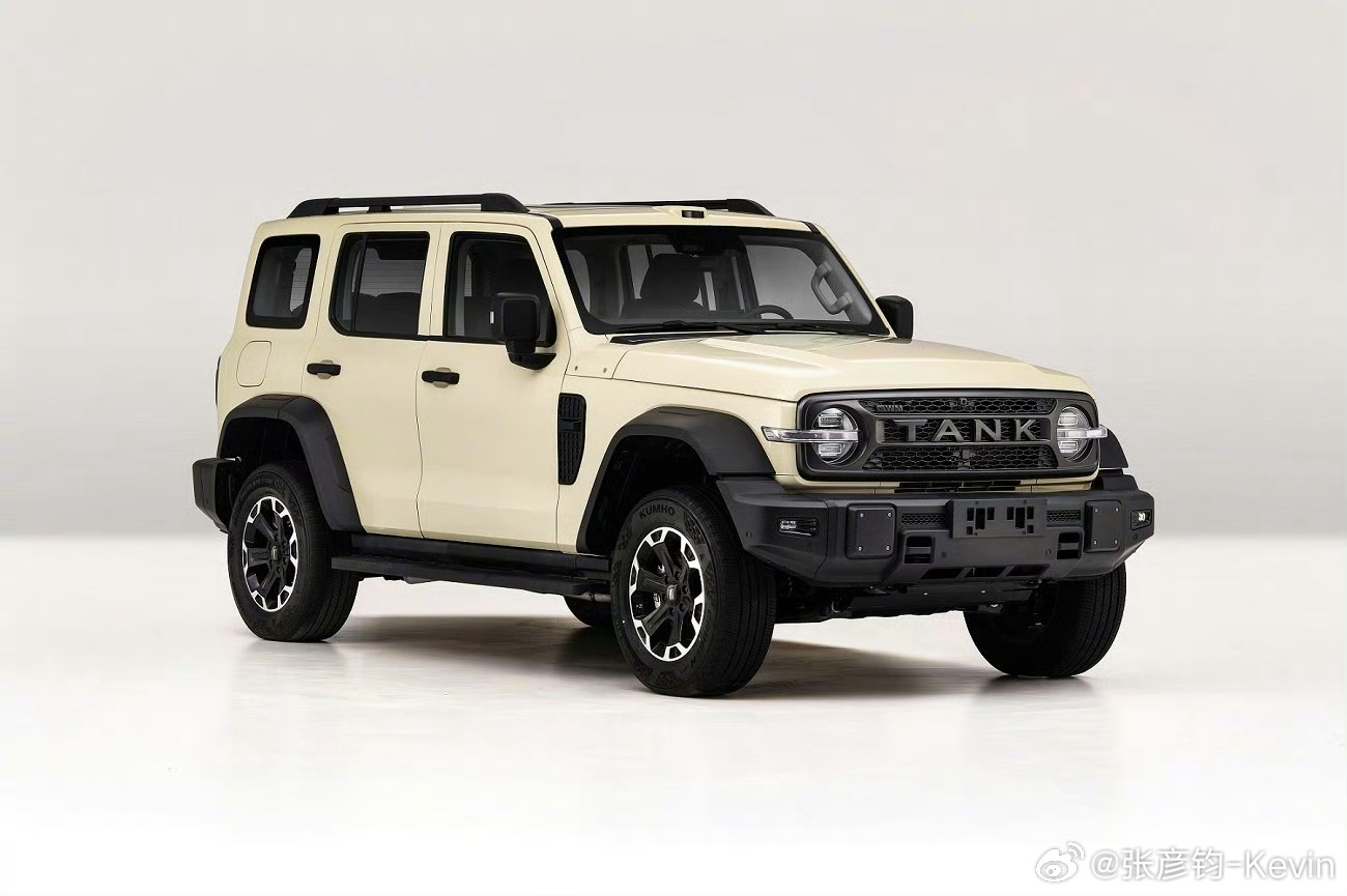 新款坦克300，聊聊：最大变化是前轴前移，轴距增加26cm，直接带来几个明显的优