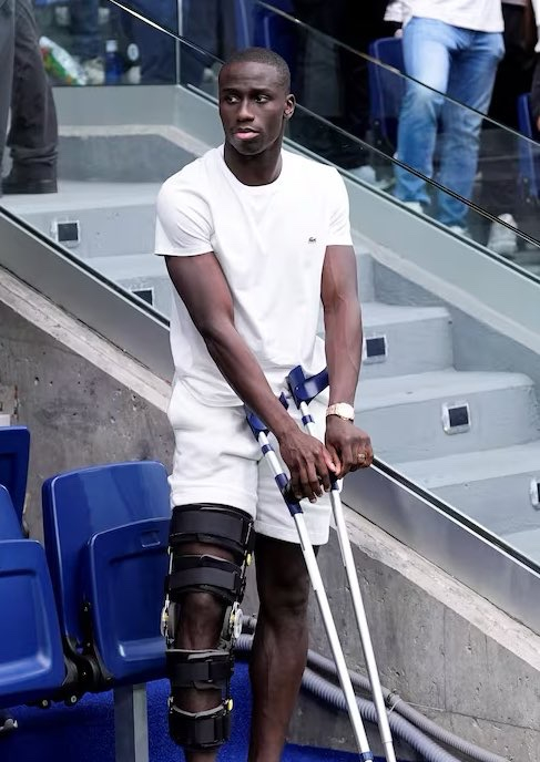 尽管门迪的合同要到2027年才到期，但他的未来仍然不明朗。皇家马德里愿意听取报价