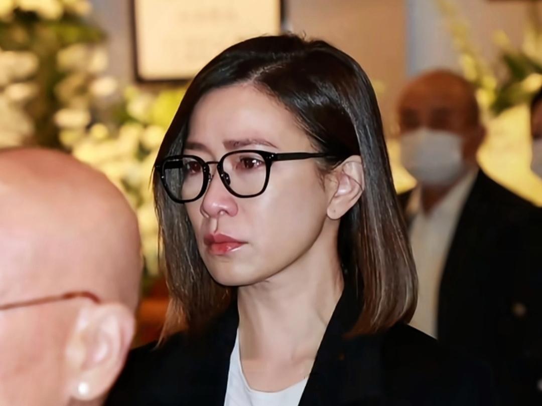  现在才知道，TVB的女明星为啥能红这么久

许绍雄老师的追悼会我看了，TVB一