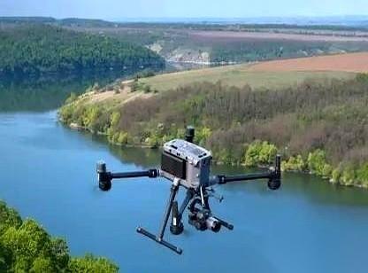 一个问题从大洋彼岸递过来：“都说中国无人机厉害，那为啥战场上被打下来的，十架里有