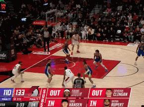 杨瀚森NBA生涯第一扣！
北京时间10月25日，开拓者与勇士的比赛来到末节3分4