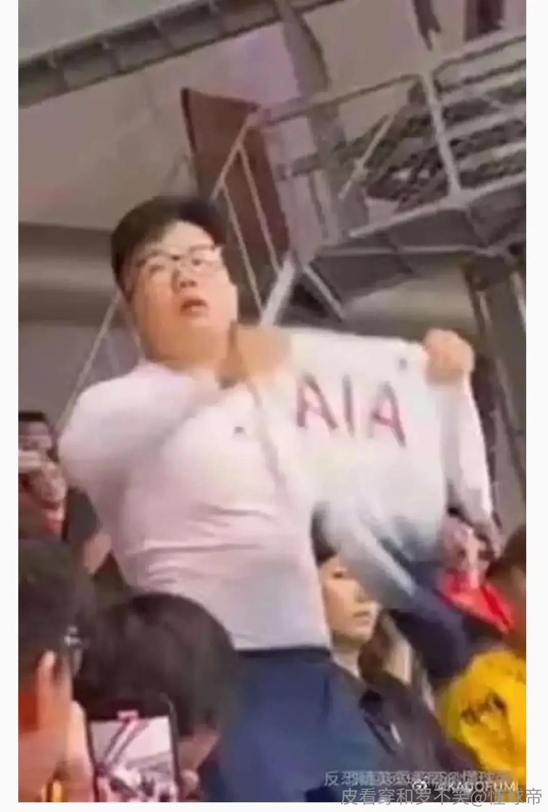 全网通缉这个傻比！快点抓他滚回韩国吧！死汉奸死肥猪！