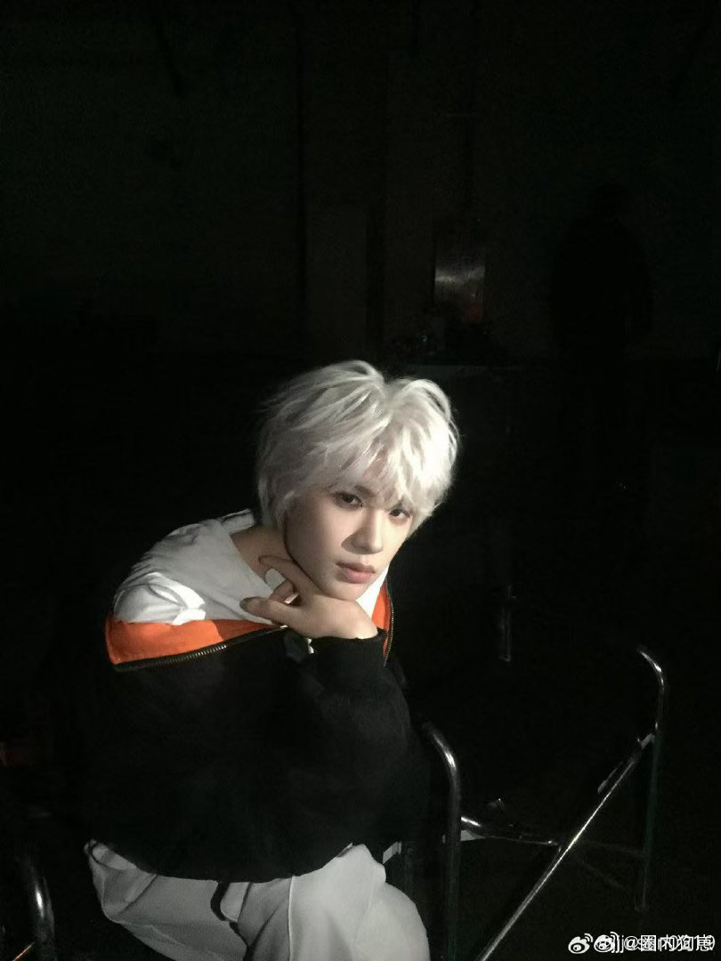 马思纯白客给黄明昊唱偶练主题曲时隔多年再听eiei还是很有感触，马思纯白客在路演