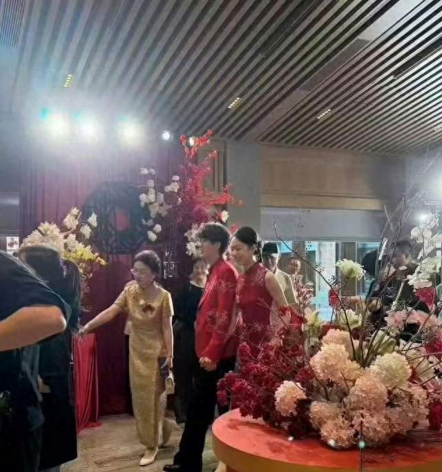 全网圆梦！许嵩冯禧官宣结婚