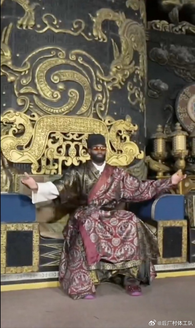 布朗中国行布朗称自己为龙布朗 正在中国行的凯尔特人球星杰伦·布朗更新社媒疑似给自